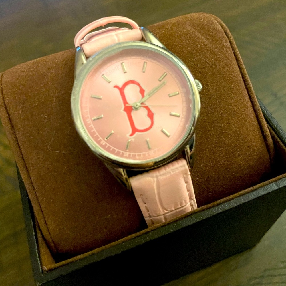 ! NWOT ! Authentic Red Sox Pink Leather Strap Watch